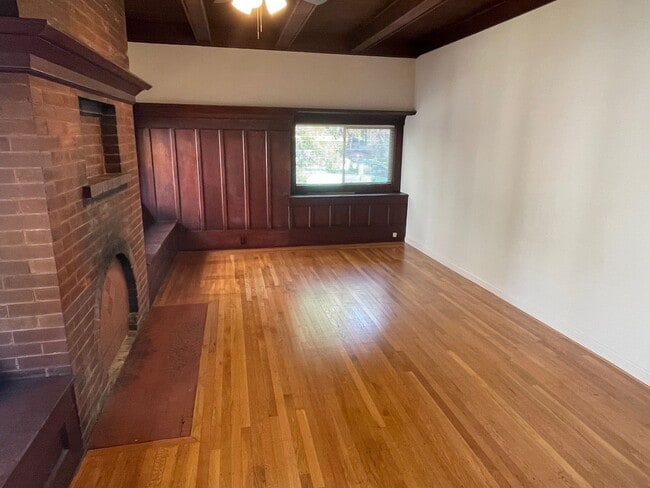 Building Photo - Charming & Bright 3 Bedroom 1 Bathroom Home Walking Distance to SJSU