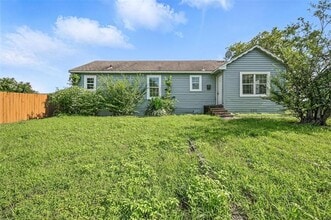 Building Photo - 504 Bonham St