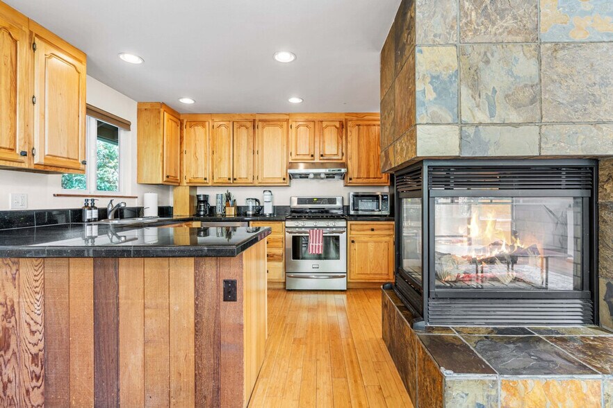 Building Photo - 16441 SE 42nd Pl