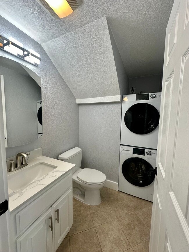 Building Photo - Cozy 1 Bedroom Loft in Hayward!