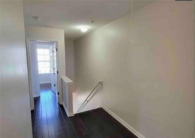 Building Photo - 255 Azalea Cir