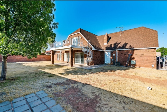 Building Photo - Beautiful 4 Bedroom Home! Pet Friendly