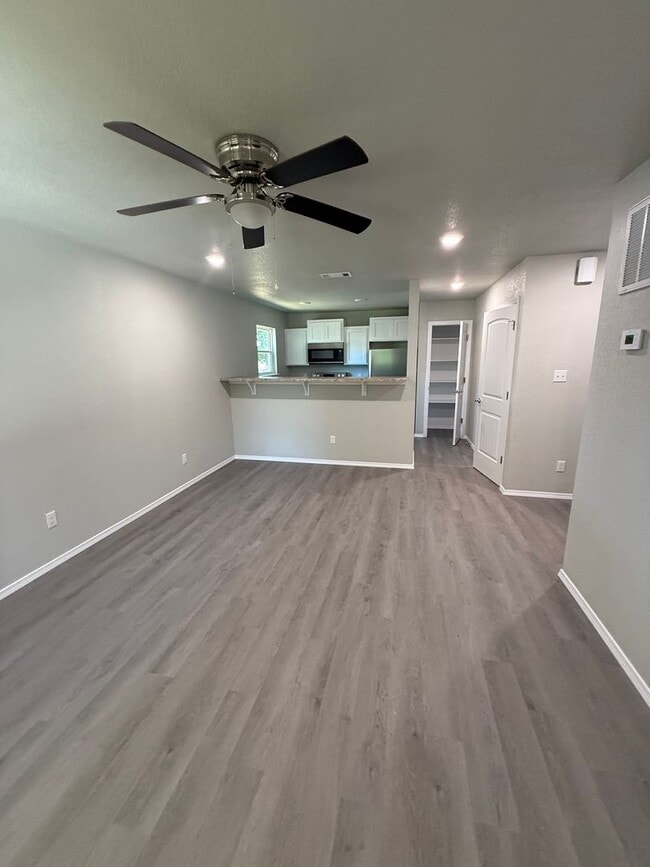 Building Photo - 2109 Birnie Ave
