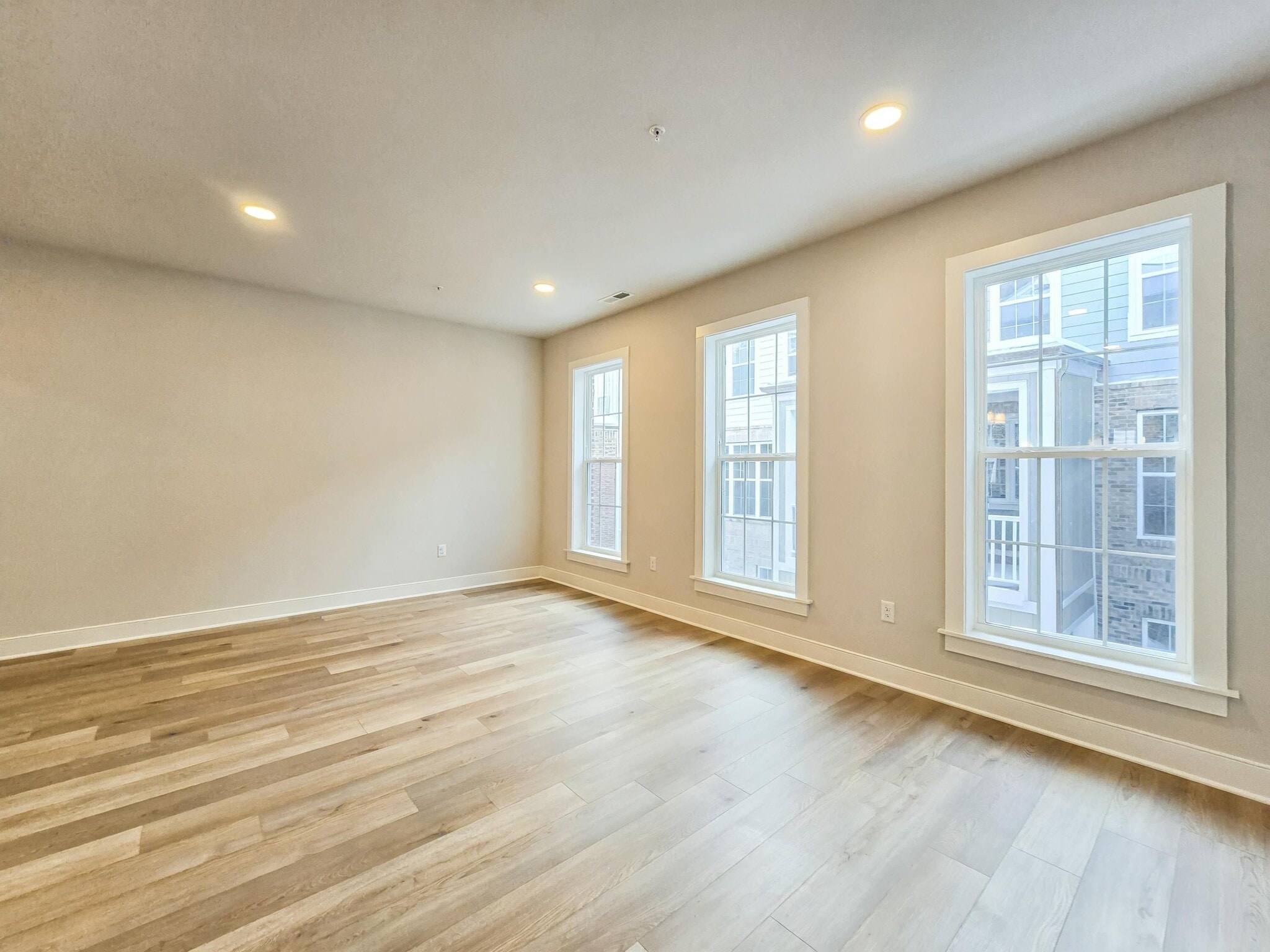 Building Photo - 305 Frederick Way