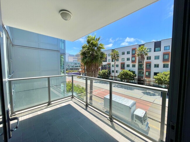 Building Photo - Luxurious Condo at Madrone w/Bay, City Views, Balcony, Pool, Parking, Storage -FULLY FURNISHED OP...