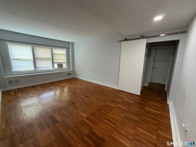 Building Photo - 230 Farmington Ave