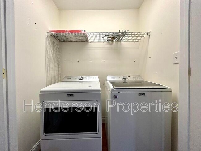 Building Photo - 2229 Chesterfield Ave