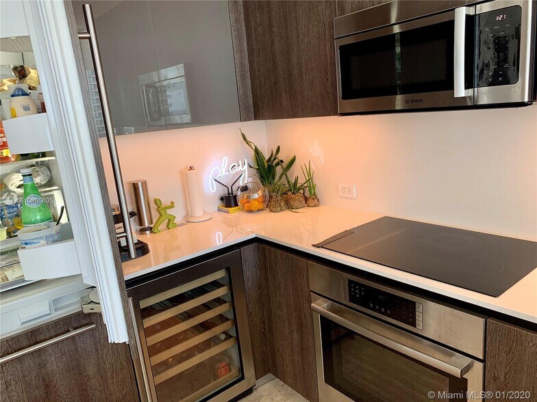 Building Photo - 88 SW 7th St