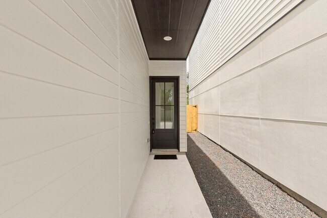 Building Photo - 6131 Pacific Frst Dr