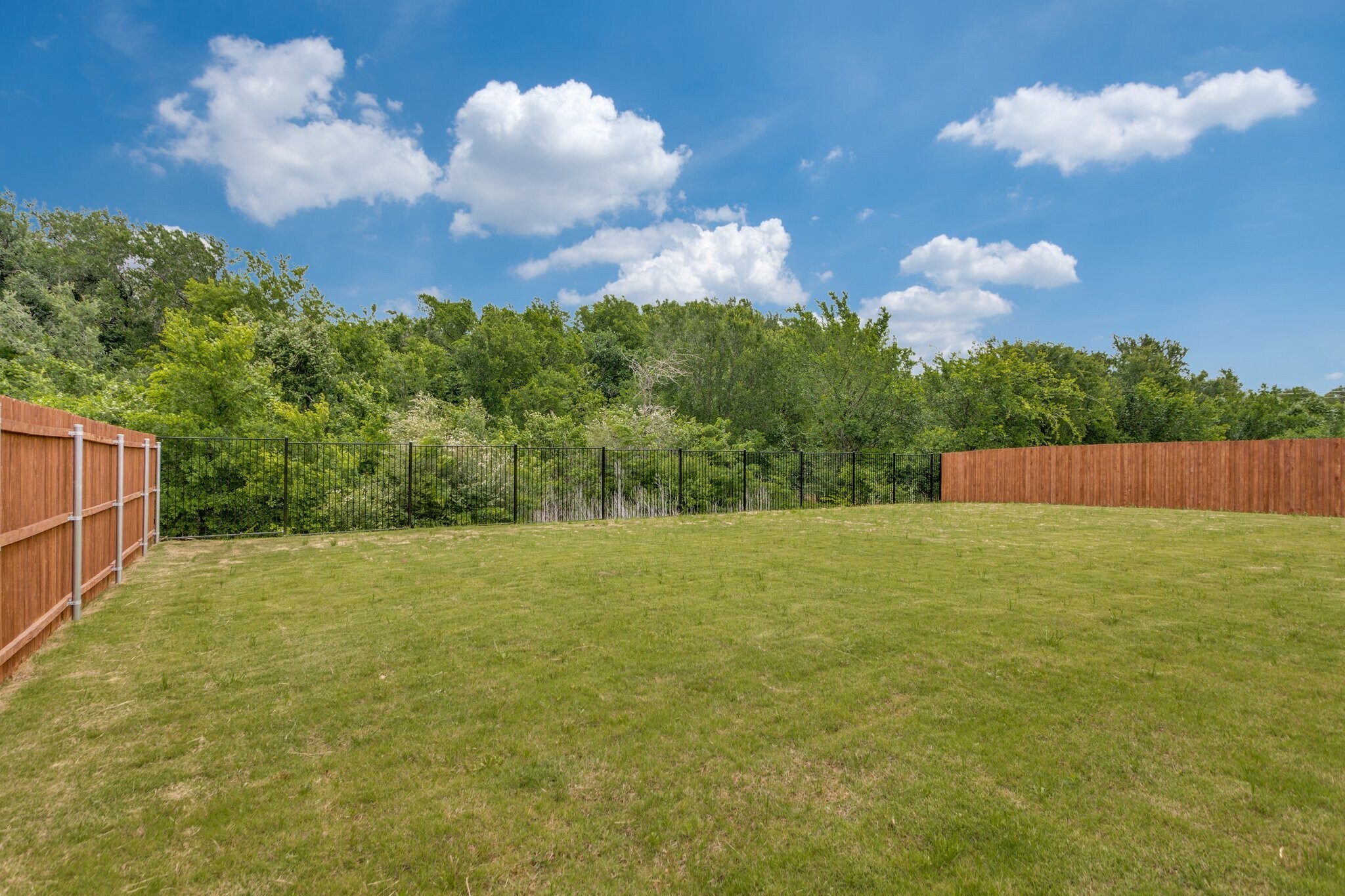 Building Photo - 2629 Streamside Dr