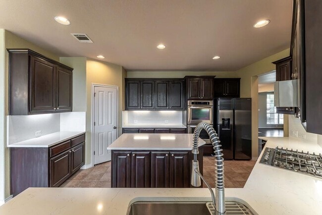 Building Photo - 604 Riley Trl