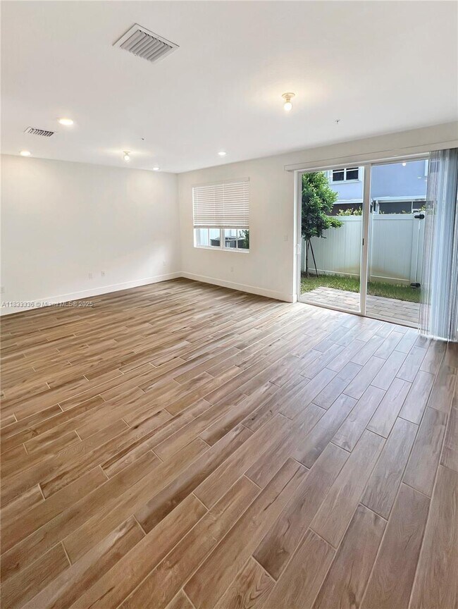Building Photo - 145 SW 170th Ave