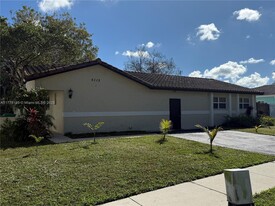 Building Photo - 5112 SW 87th Ter