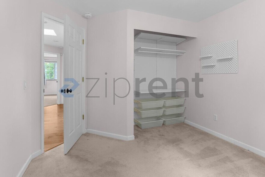 Building Photo - Unit