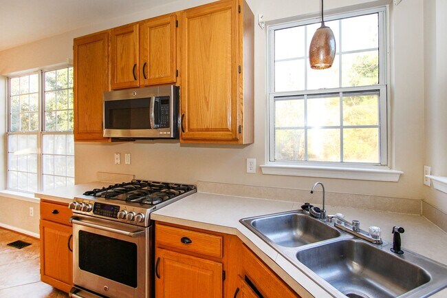 Building Photo - 3013 Mossy Creek Dr