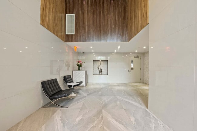 Building Photo - 77 E 110th St