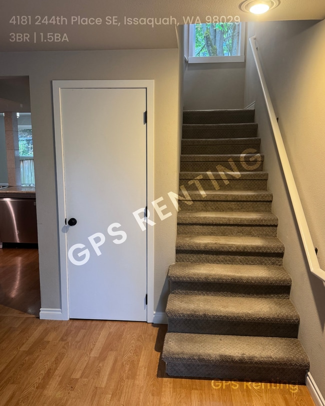 Building Photo - Spacious Two-Level Klahanie Townhome – Nat...