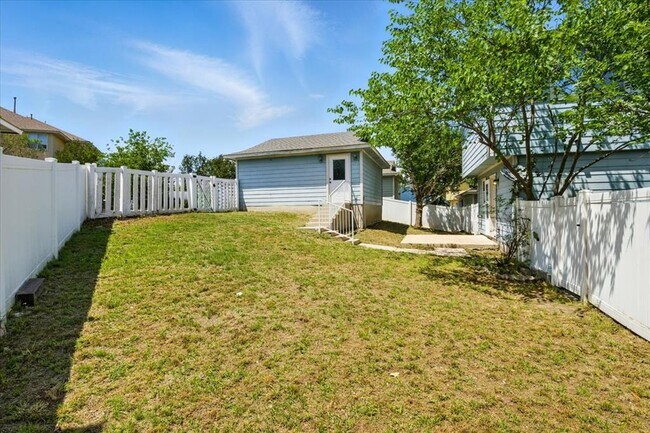 Building Photo - 508 Crater Lake Dr
