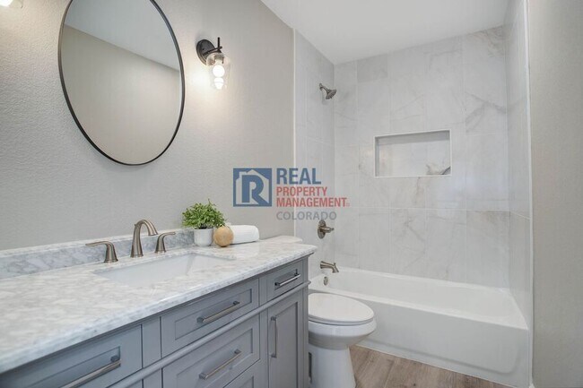 Building Photo - 5934 Instone Cir