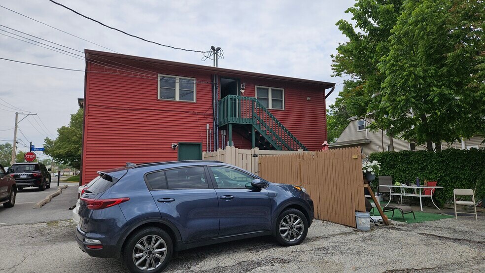 Building Photo - 303 S Main St