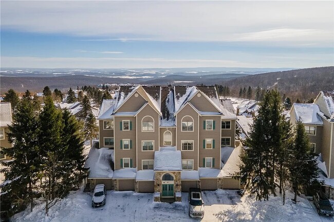 Building Photo - 8120 Stonegate Dr