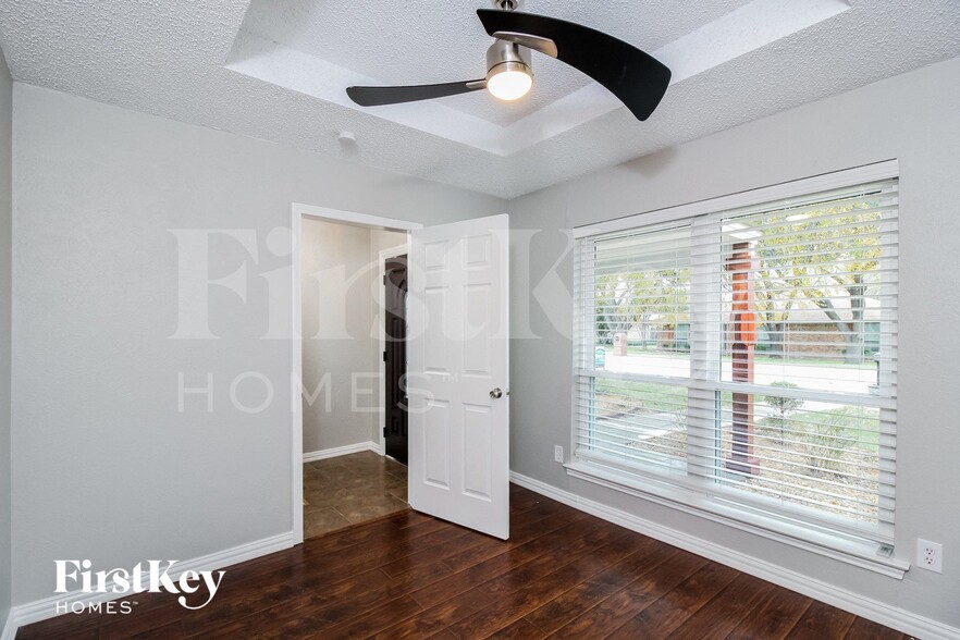 Building Photo - 1909 Big Sky Dr