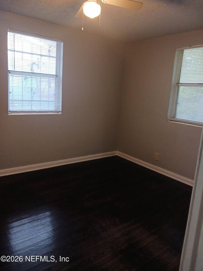 Building Photo - 1553 W 19th St