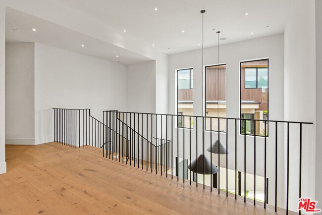 Building Photo - 1030 Centinela Ave
