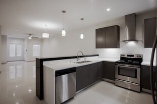 Building Photo - 211 S 48th Ln