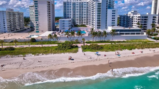 Building Photo - 5401 Collins Ave