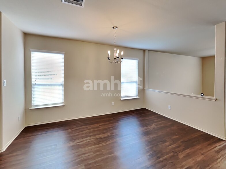 Building Photo - 33217 Wedgewood Dr