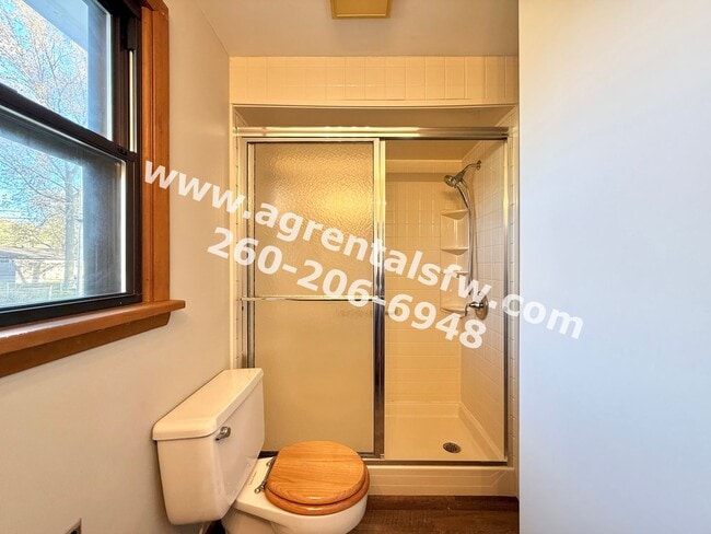 Building Photo - 3 Bedroom House