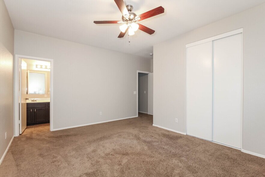 Building Photo - 6522 W Elwood St