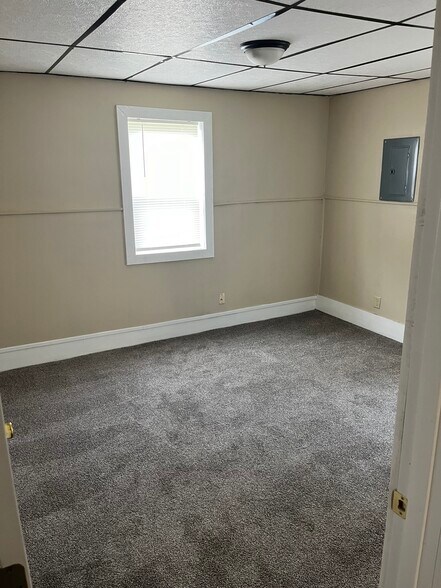 Building Photo - 511 N Race St