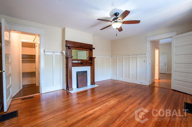 Building Photo - 856 Monroe Dr NE