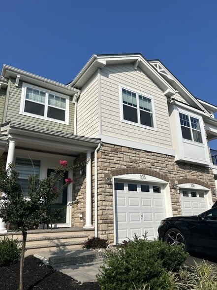 Primary Photo - 221 Brighton Ave