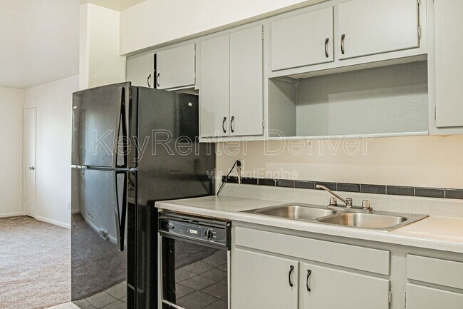Building Photo - 57 Newland Ct