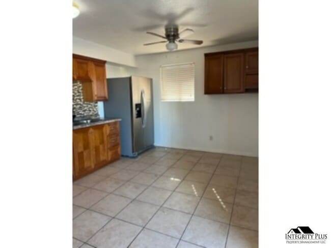 Building Photo - 4 bedroom, 2 bath