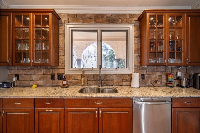 Building Photo - 5041 Towne Lake Hill N