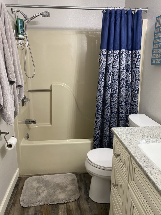 Building Photo - 611 Lazy Days Rd