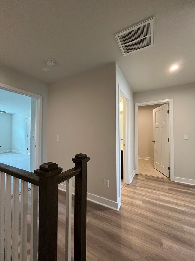 Building Photo - 3 Bed 2 Bath Townhome Located in Simpsonville