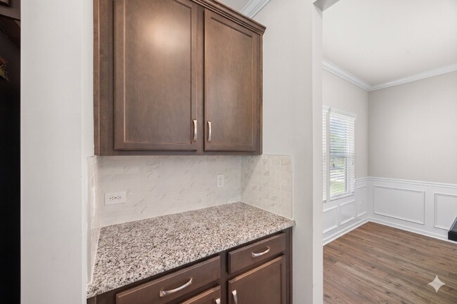 Building Photo - Amenity-Rich neighborhood!