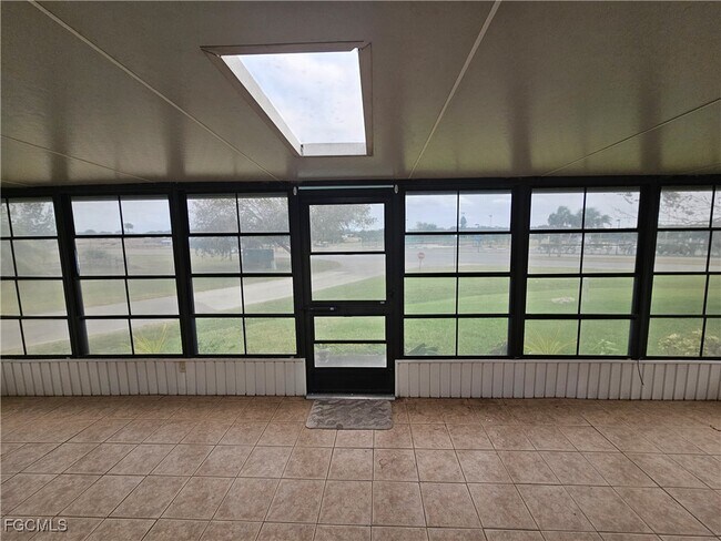 Building Photo - 1041 River Run Rd