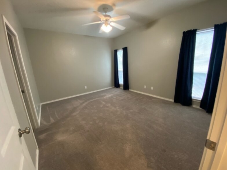 Building Photo - 400 Gaither St