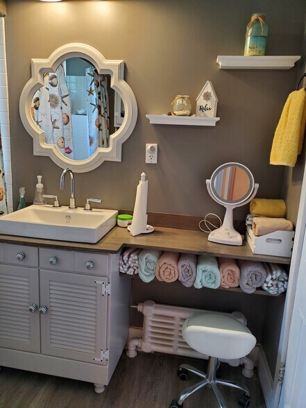 Full bathroom - 1724 Monsey Ave