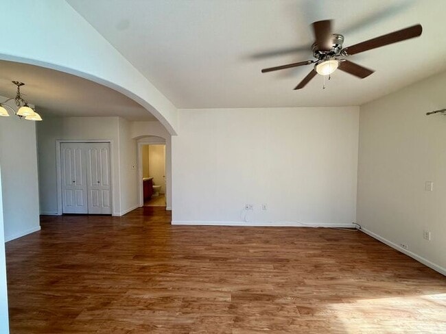 Building Photo - MUST SEE 2 Bed/2 Bath Condo in the Lakeshore at Centerra!