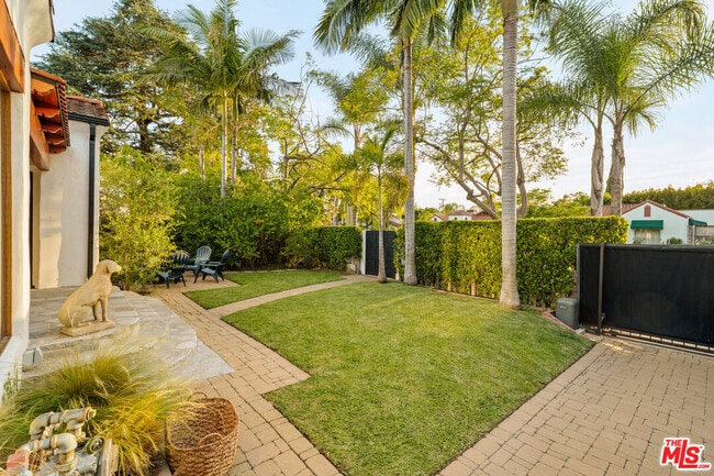 Building Photo - 826 N Kilkea Dr