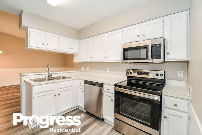 Building Photo - 13120 Leatherleaf Dr S