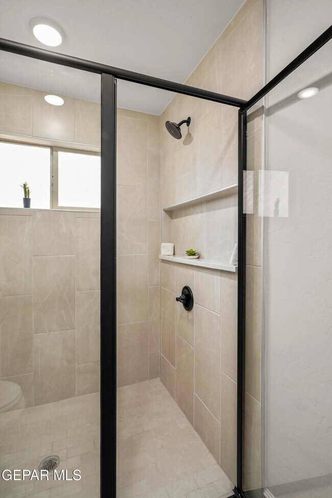 Building Photo - 854 Mallett St