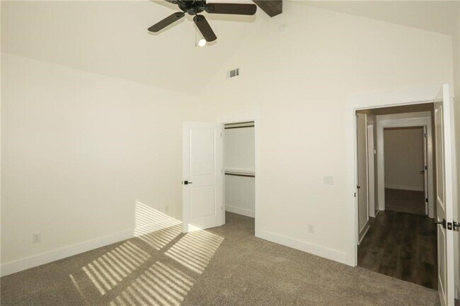 Building Photo - 12 Celtic Dr